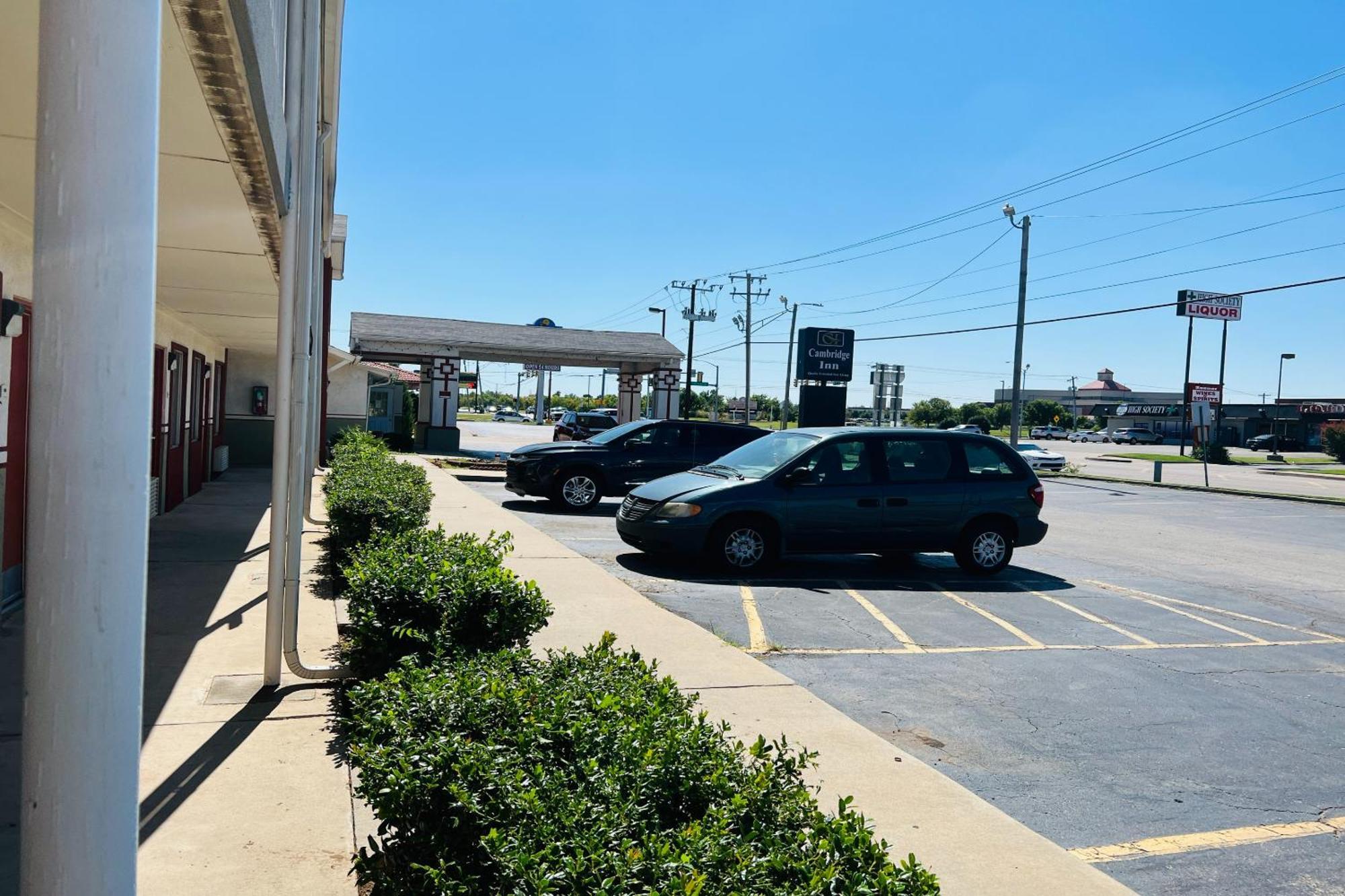 Cambridge Inn Oklahoma City Exterior photo