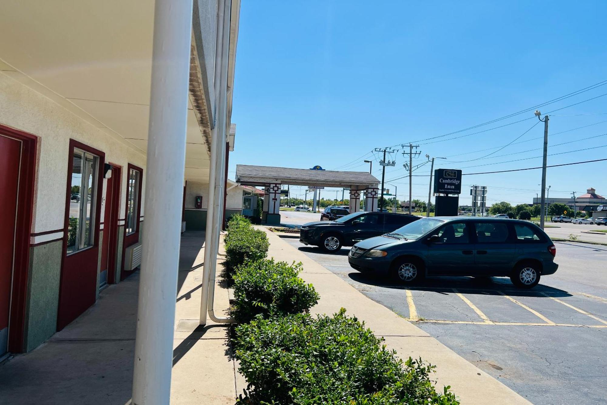 Cambridge Inn Oklahoma City Exterior photo