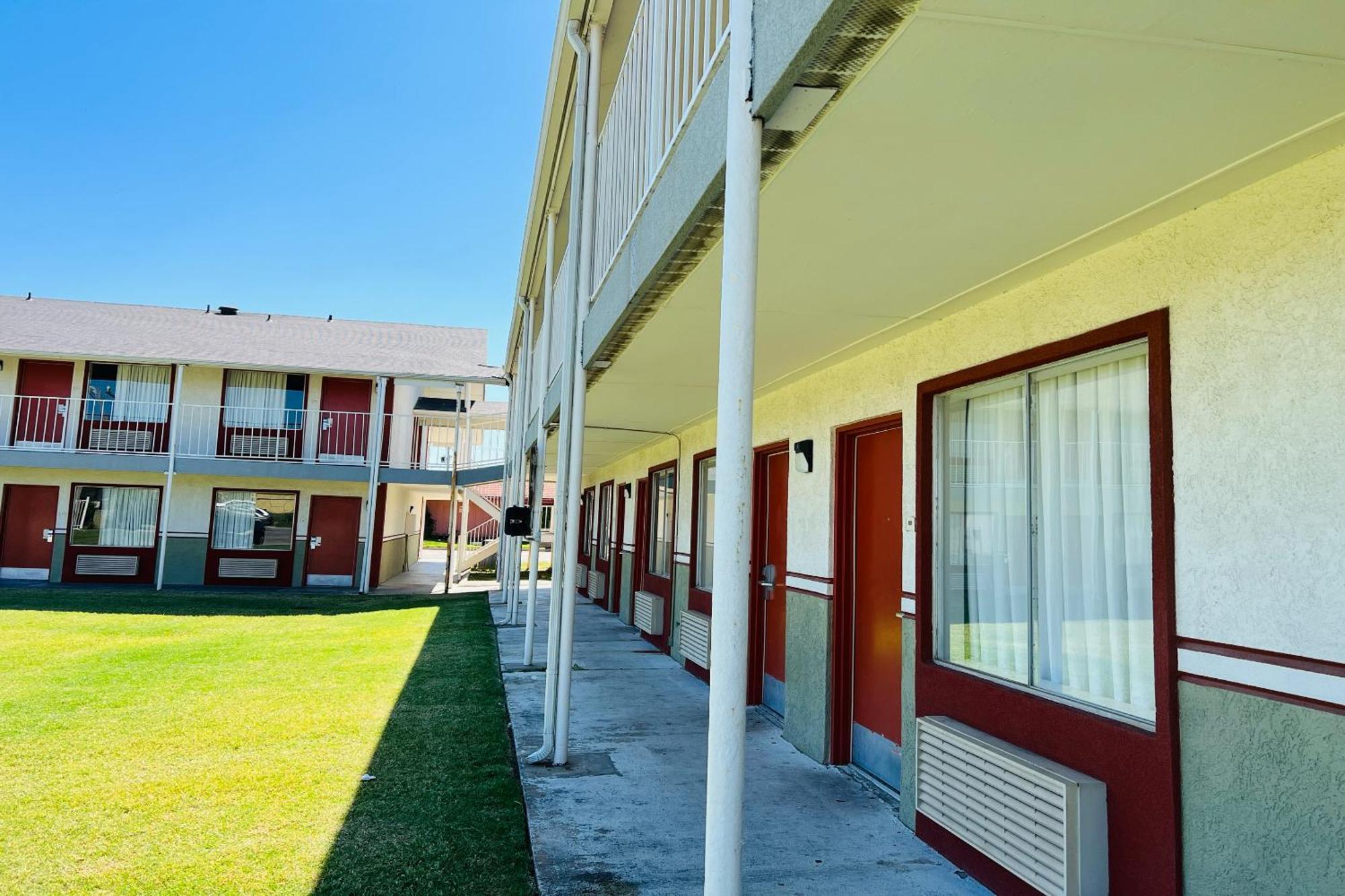 Cambridge Inn Oklahoma City Exterior photo